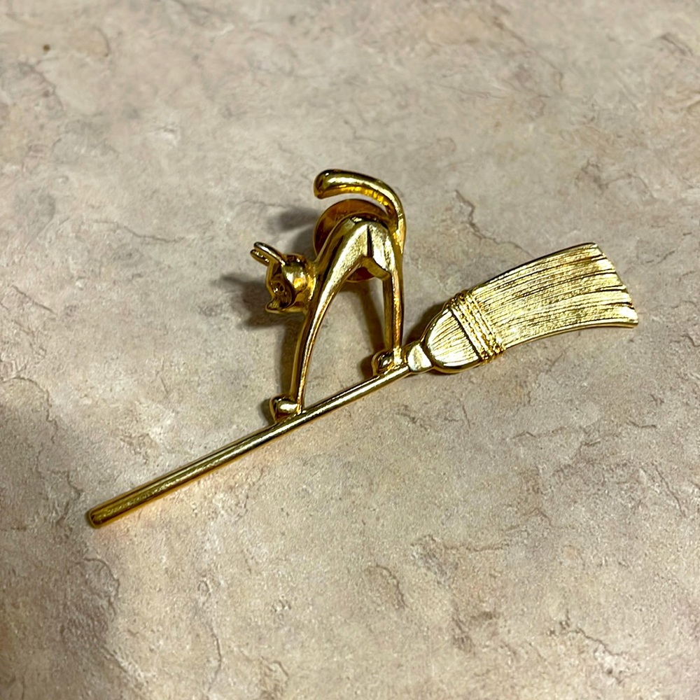Avon Cat on Broom pin brooch